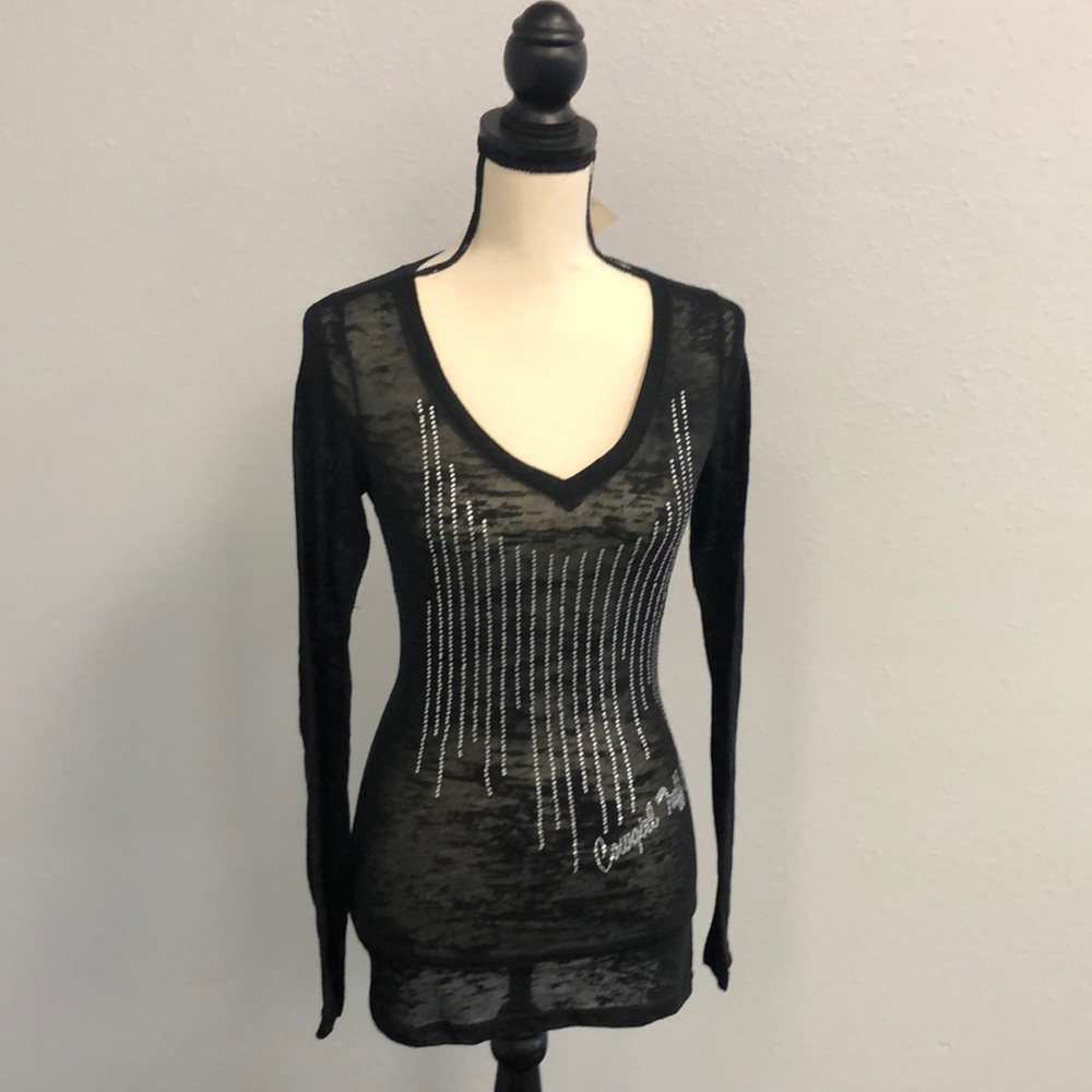 BNWT Cowgirl Tuff Co Rhinestone V-Neck